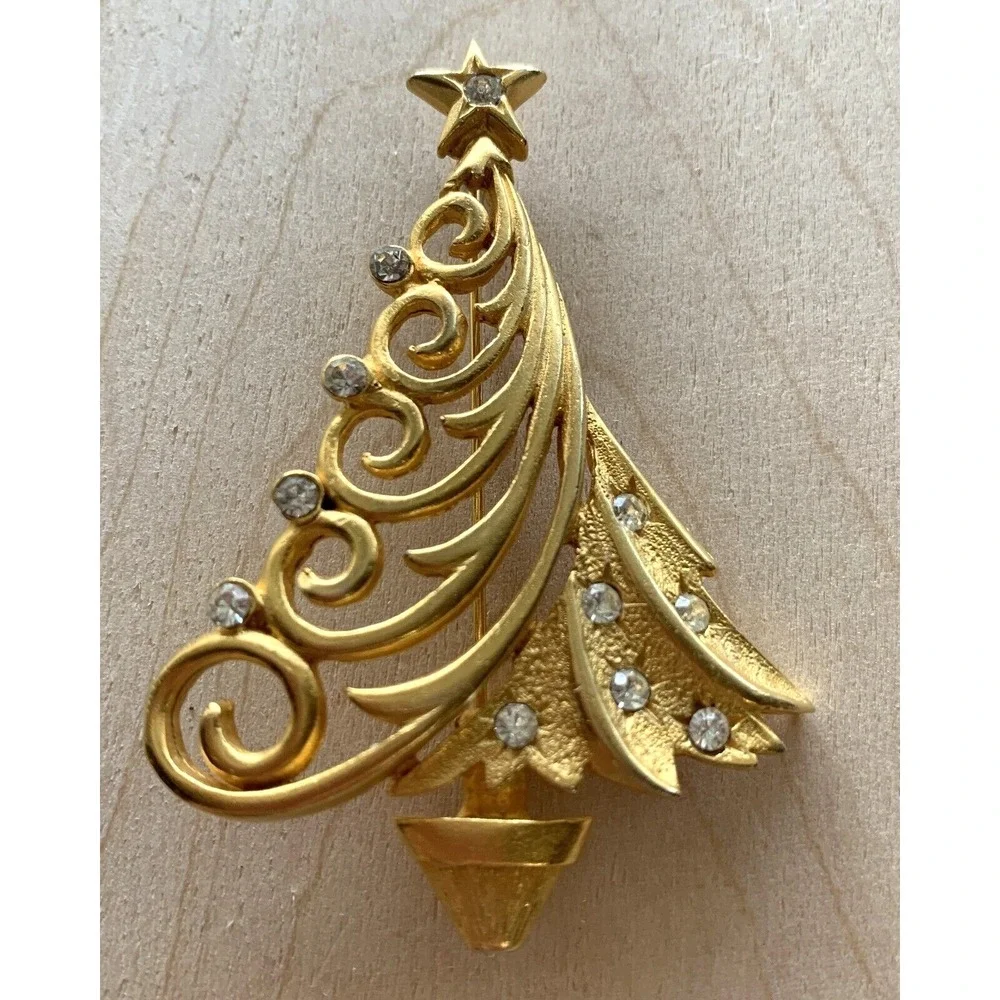 JJ Christmas Brooch Mod Swirl Tree Rhinestone Goldtone Pin